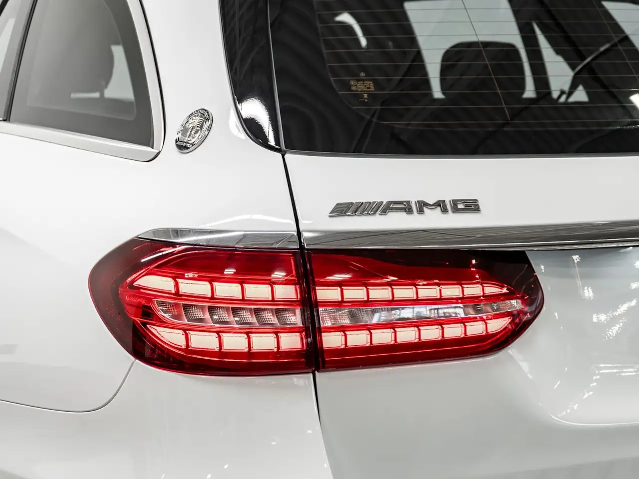 Mercedes-Benz E-Class - Image 15