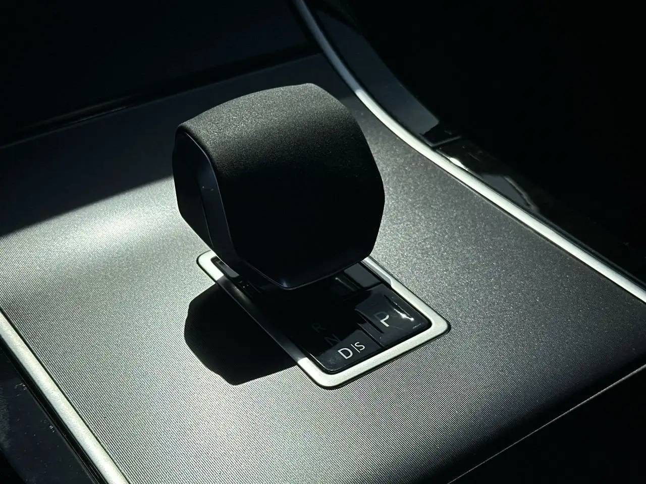 Land Rover Range Rover Velar - Image 26