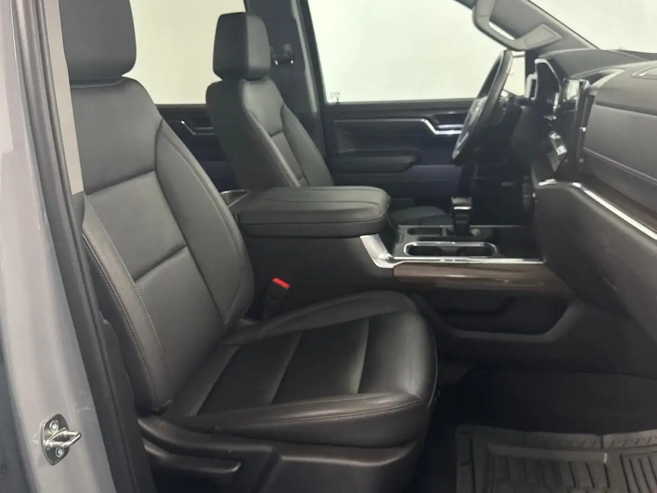 Chevrolet Silverado 1500 - Image 16