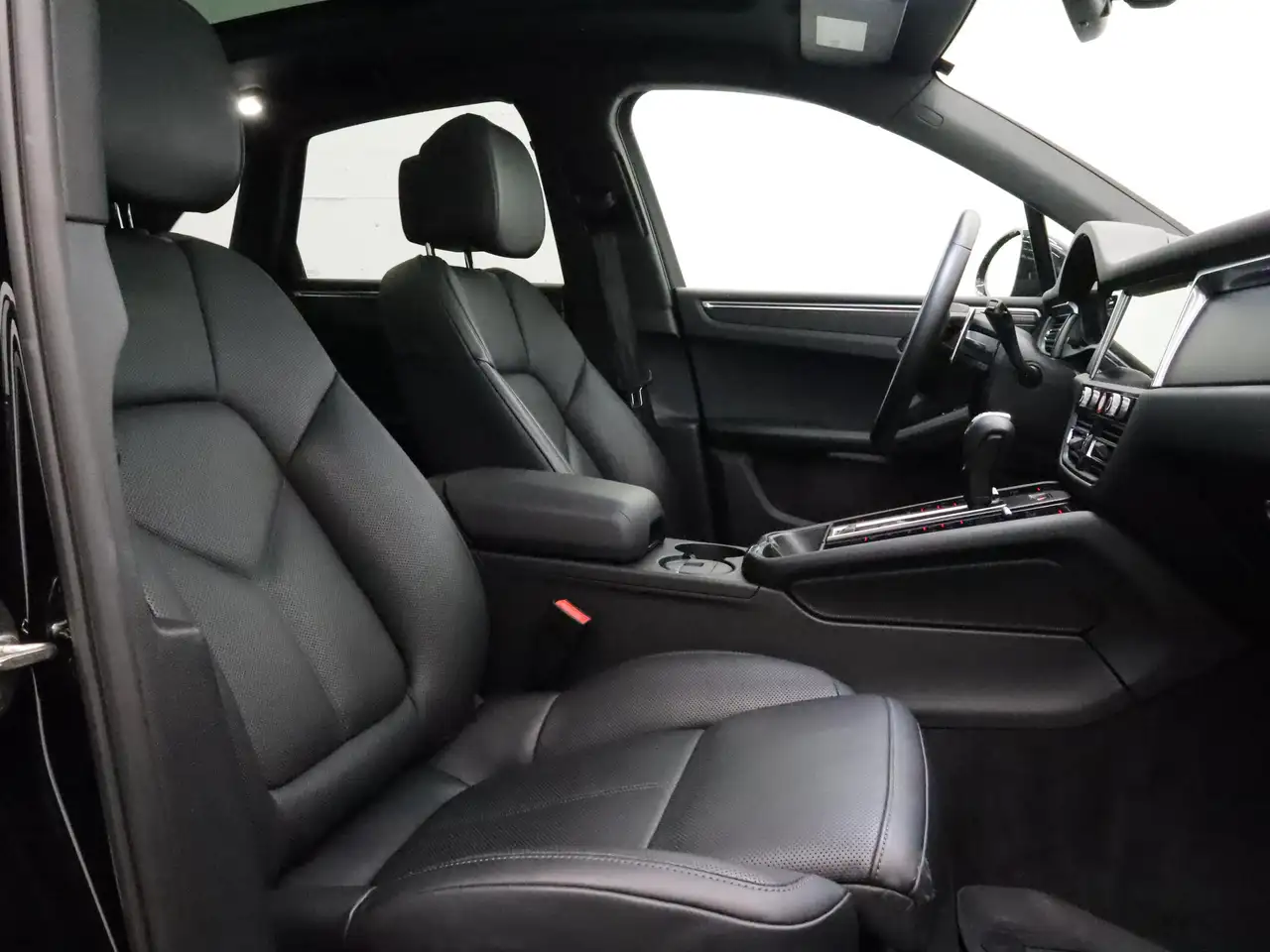 Porsche Macan - Image 28