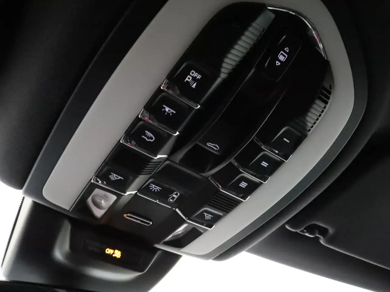 Porsche Macan - Image 25