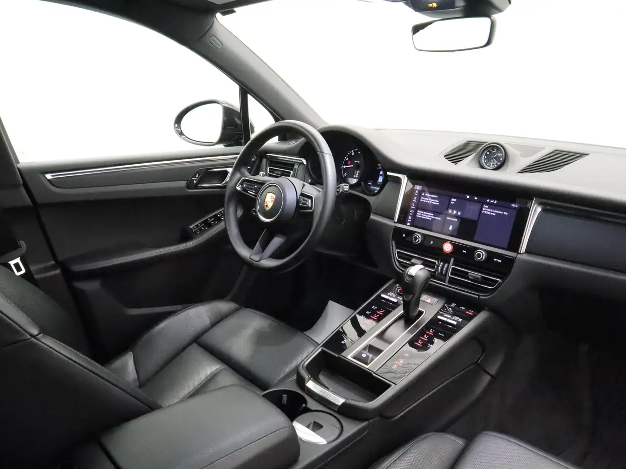 Porsche Macan - Image 32