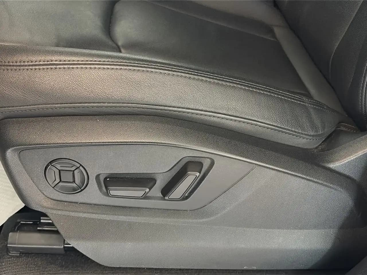 Audi Q7 - Image 20