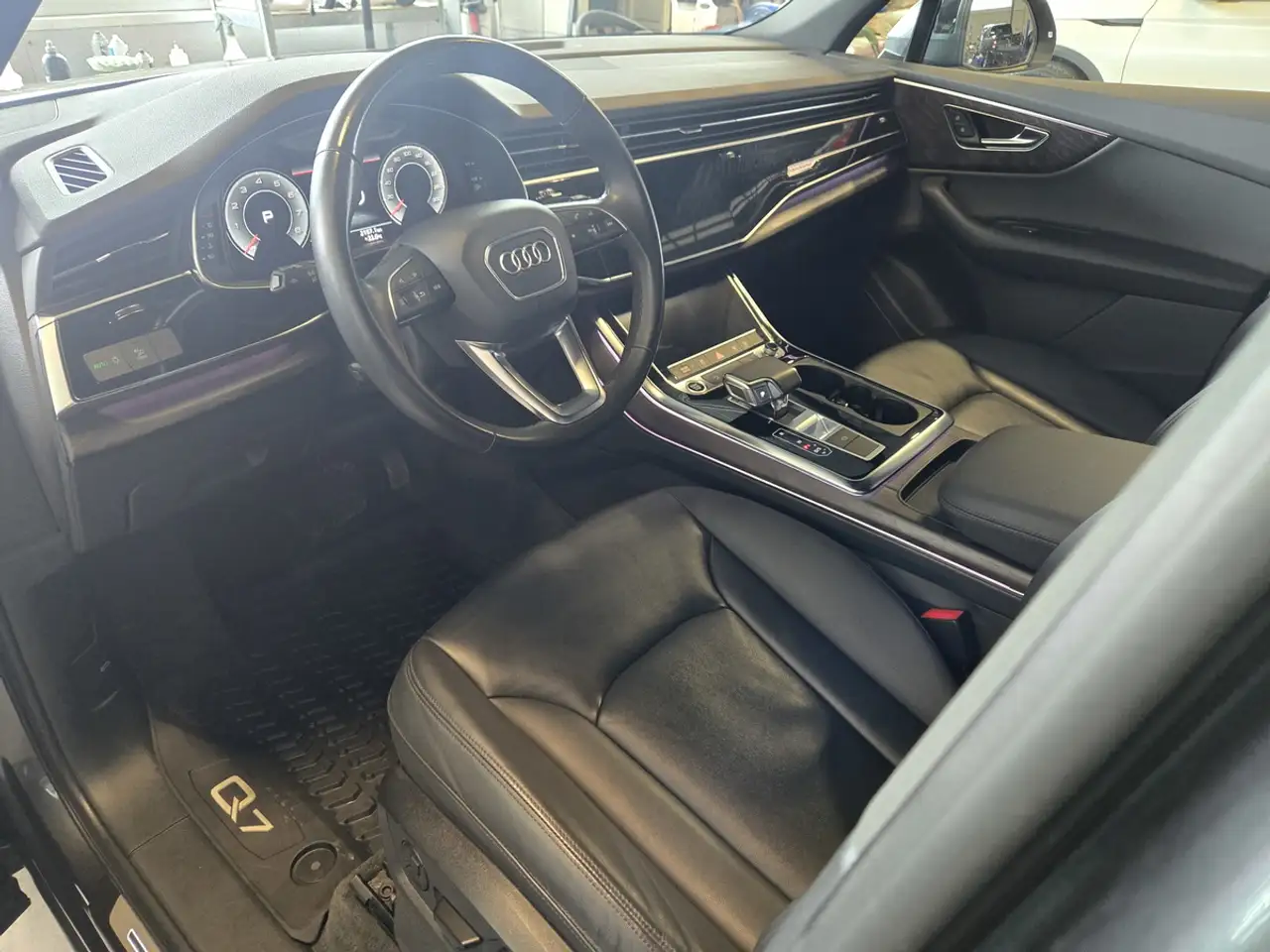 Audi Q7 - Image 10