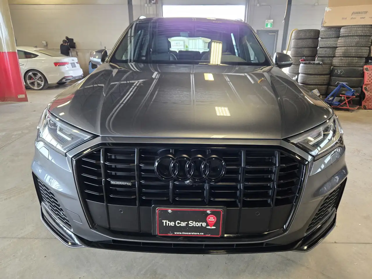 Audi Q7 - Image 2