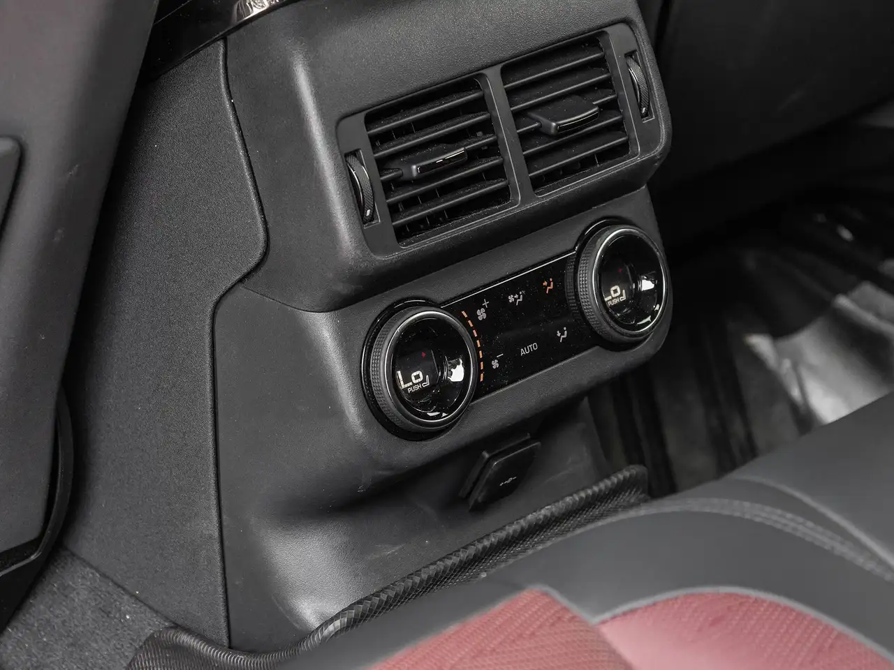 Land Rover Range Rover Velar - Image 28