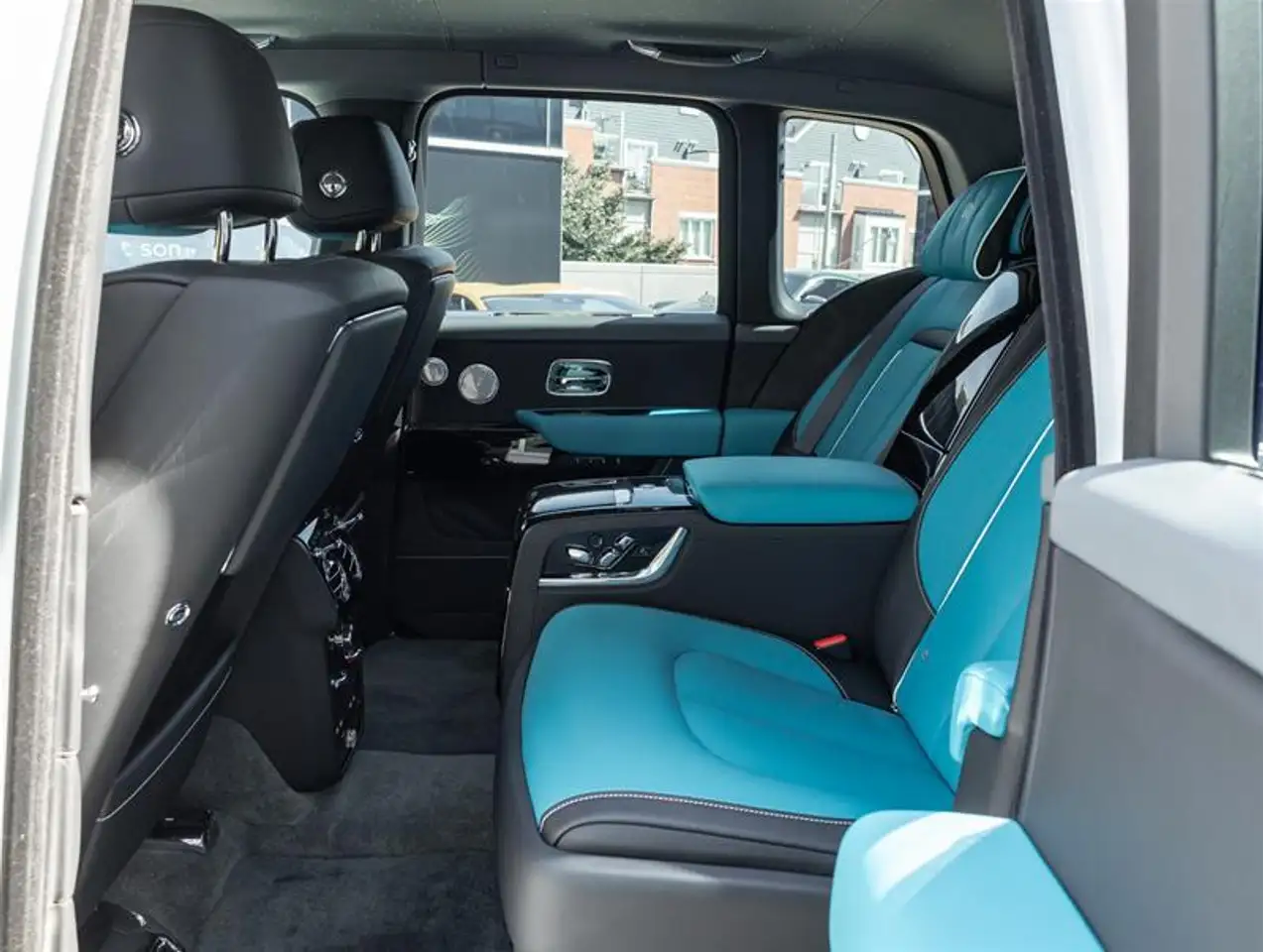 Rolls-Royce Cullinan - Image 40
