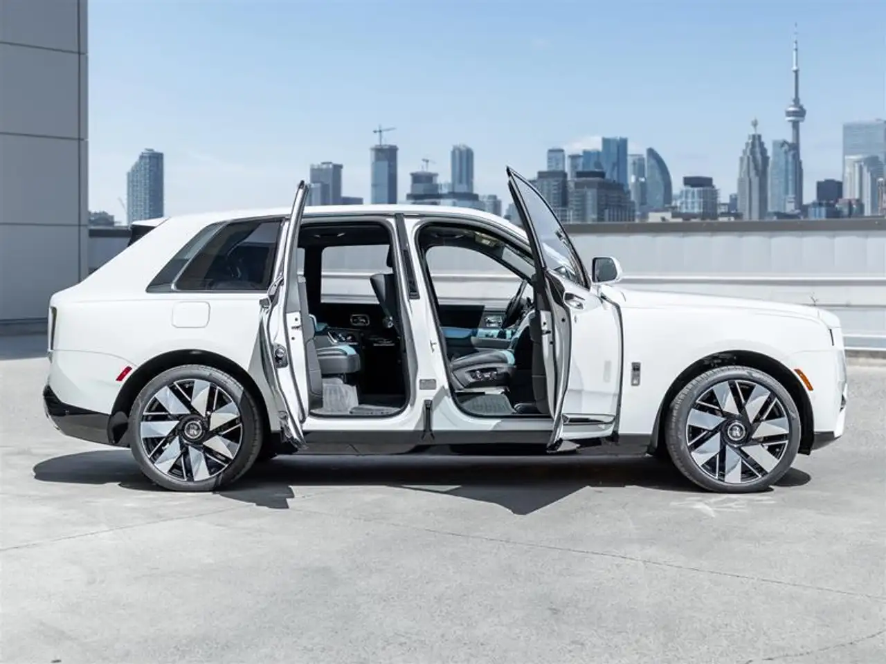 Rolls-Royce Cullinan - Image 4