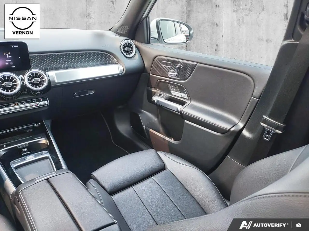 Mercedes-Benz GLB - Image 37