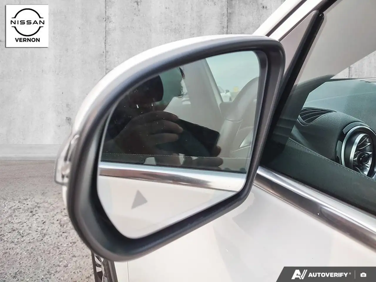 Mercedes-Benz GLB - Image 12
