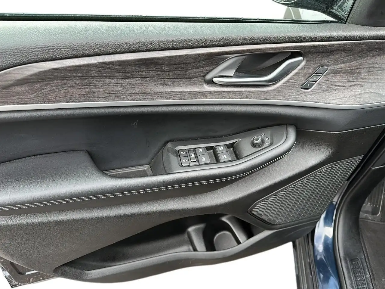 Jeep Grand Cherokee - Image 14