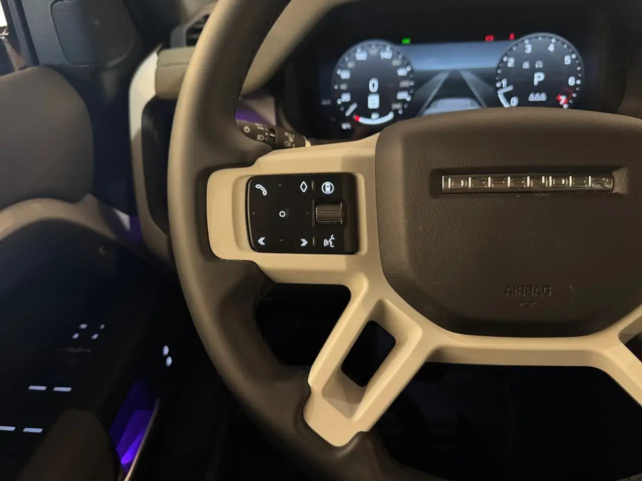 Land Rover Defender - Image 14