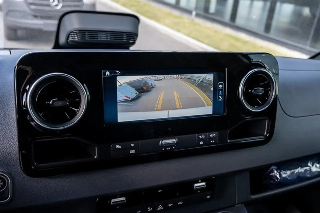 Mercedes-Benz Sprinter - Image 12