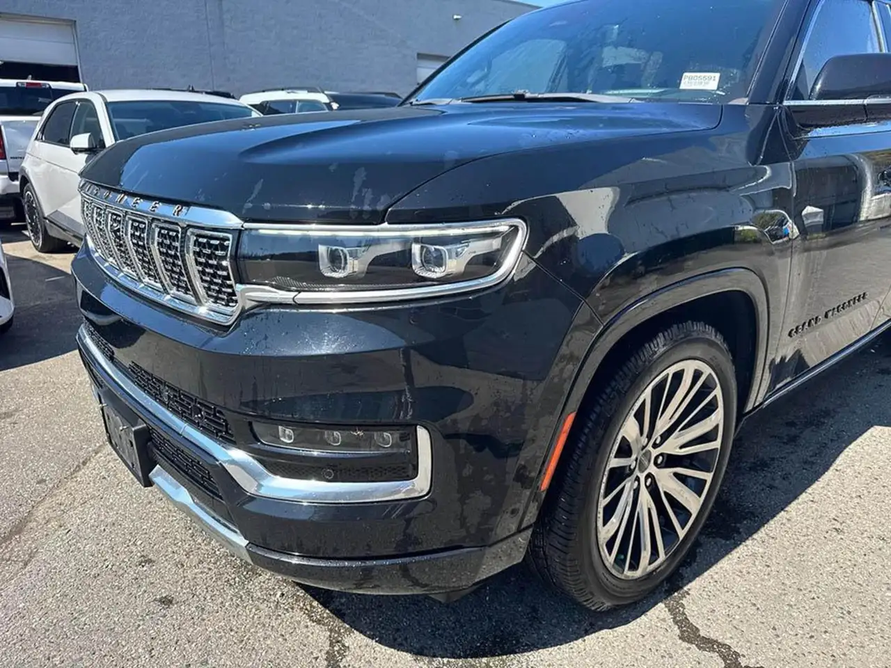 Jeep Grand Wagoneer - Image 8