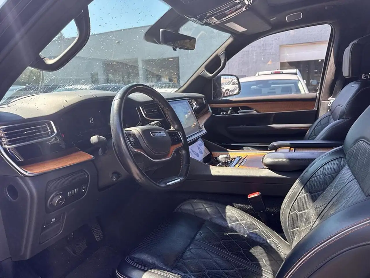 Jeep Grand Wagoneer - Image 12