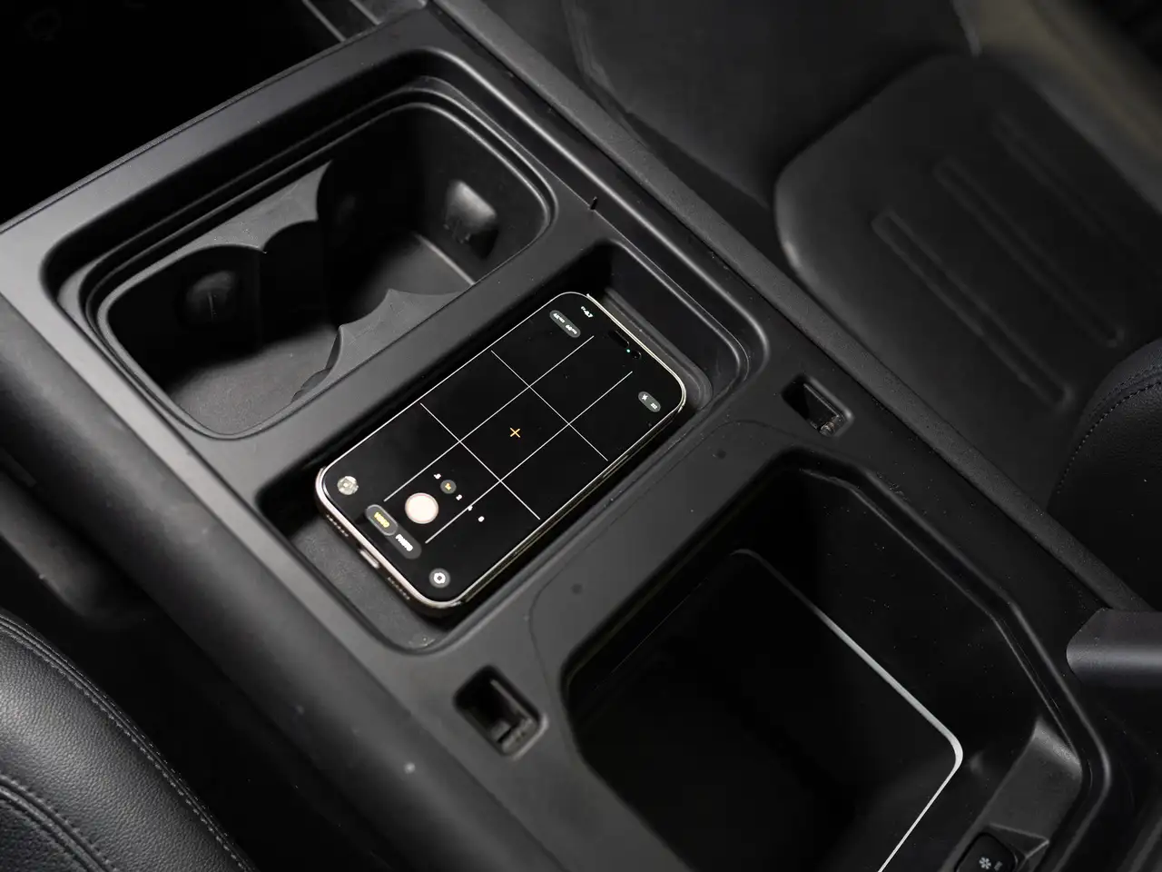 Land Rover Defender - Image 21
