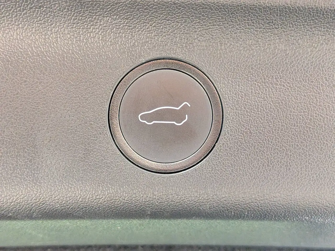 Tesla Model Y - Image 10