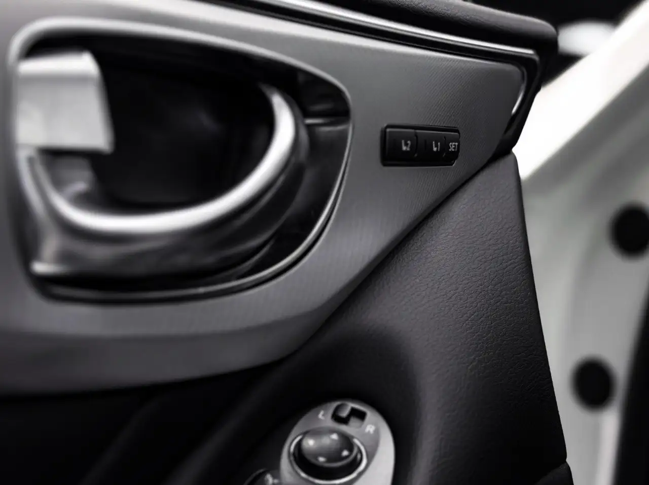 Infiniti Q50 - Image 17