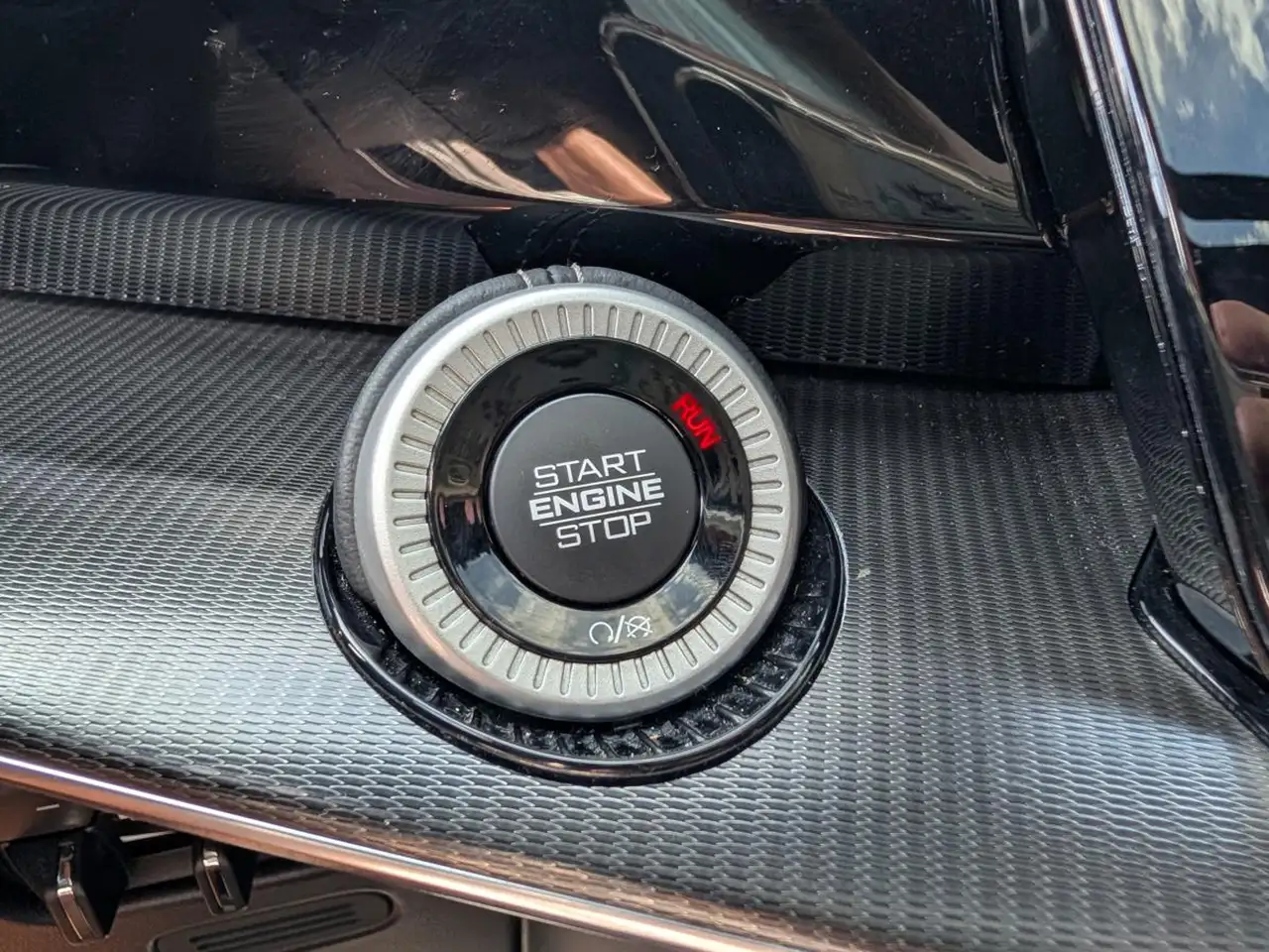 Jeep Grand Wagoneer - Image 26