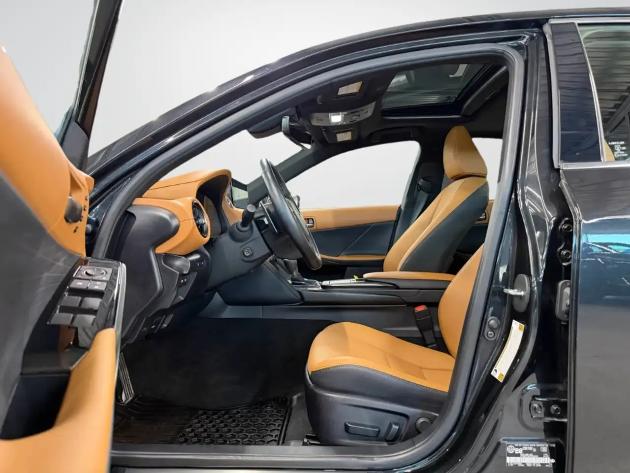 Lexus IS - Image 13