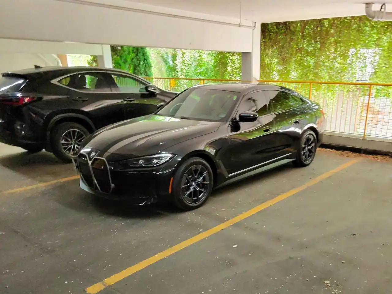 BMW i4 - Image 8