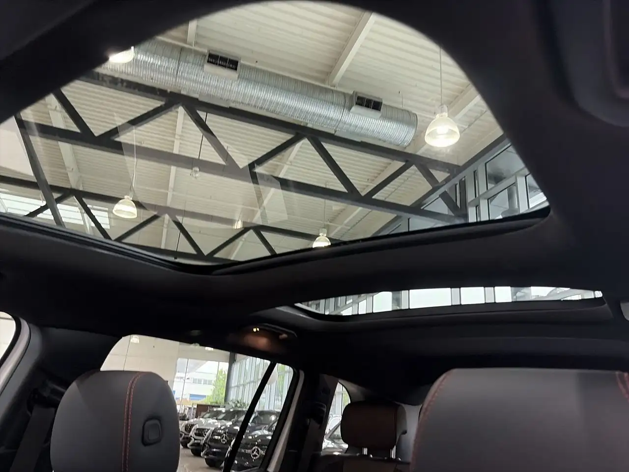 Mercedes-Benz GLB - Image 30