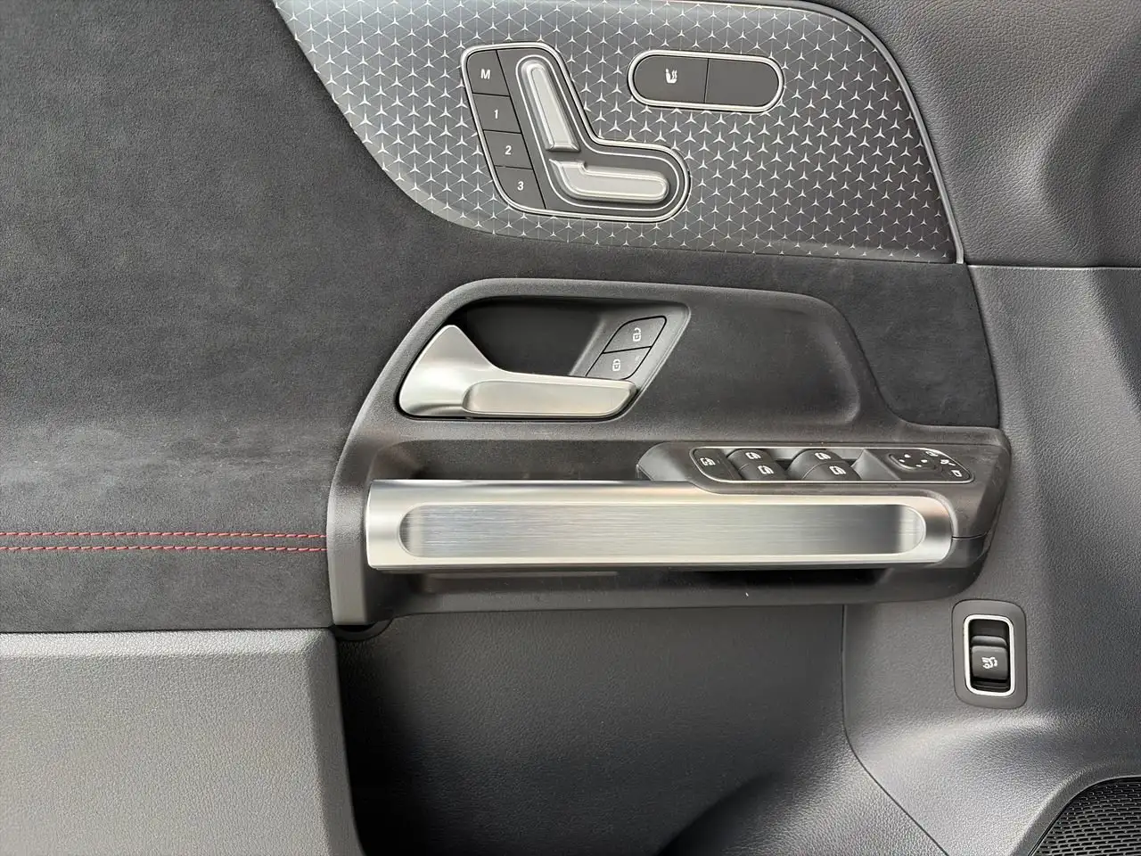 Mercedes-Benz GLB - Image 21