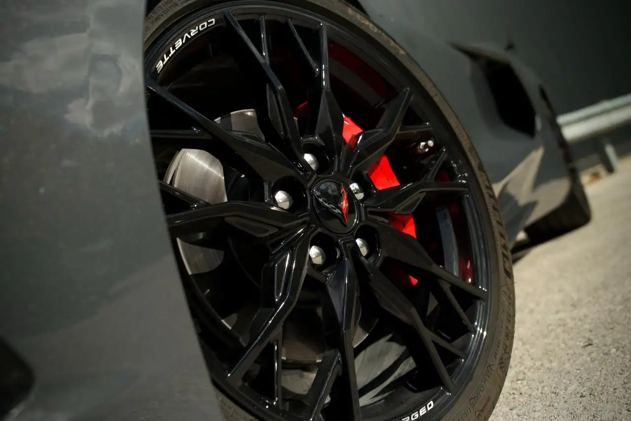 Chevrolet Corvette - Image 9