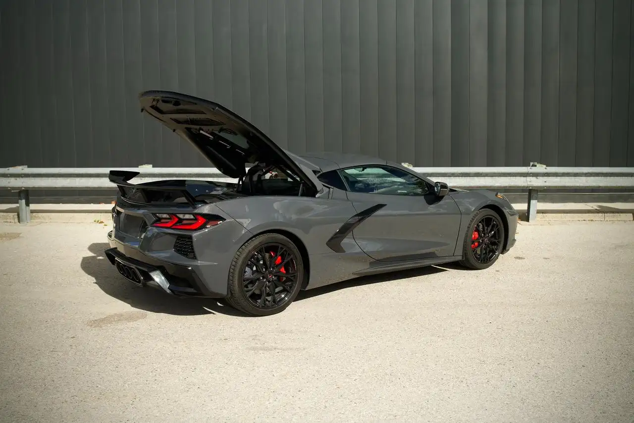 Chevrolet Corvette - Image 16