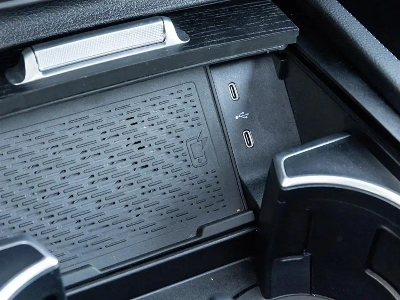 Mercedes-Benz GLE - Image 23
