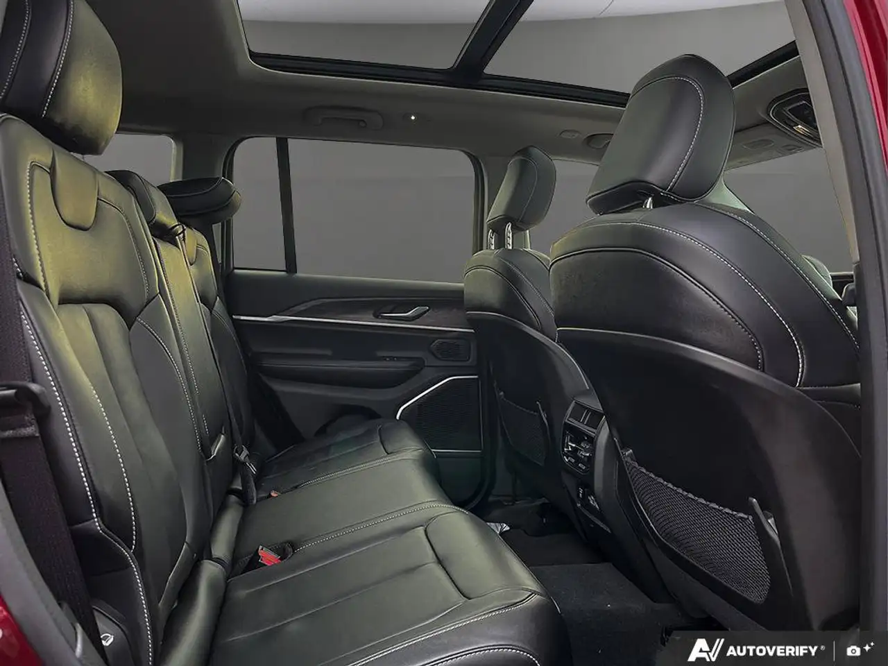 Jeep Grand Cherokee - Image 23