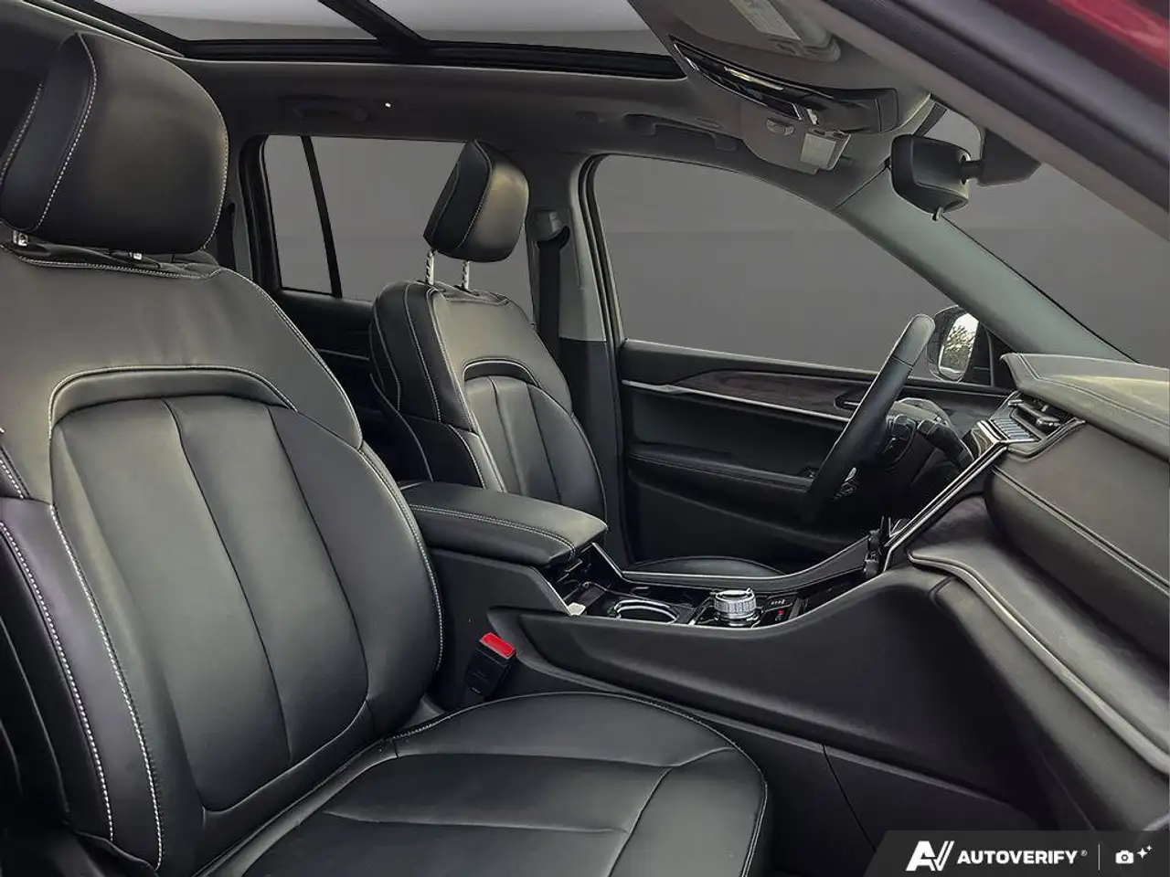 Jeep Grand Cherokee - Image 22
