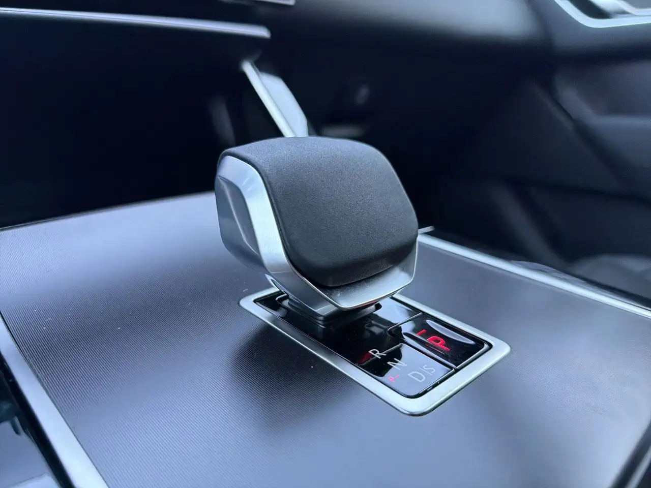 Land Rover Range Rover Velar - Image 20