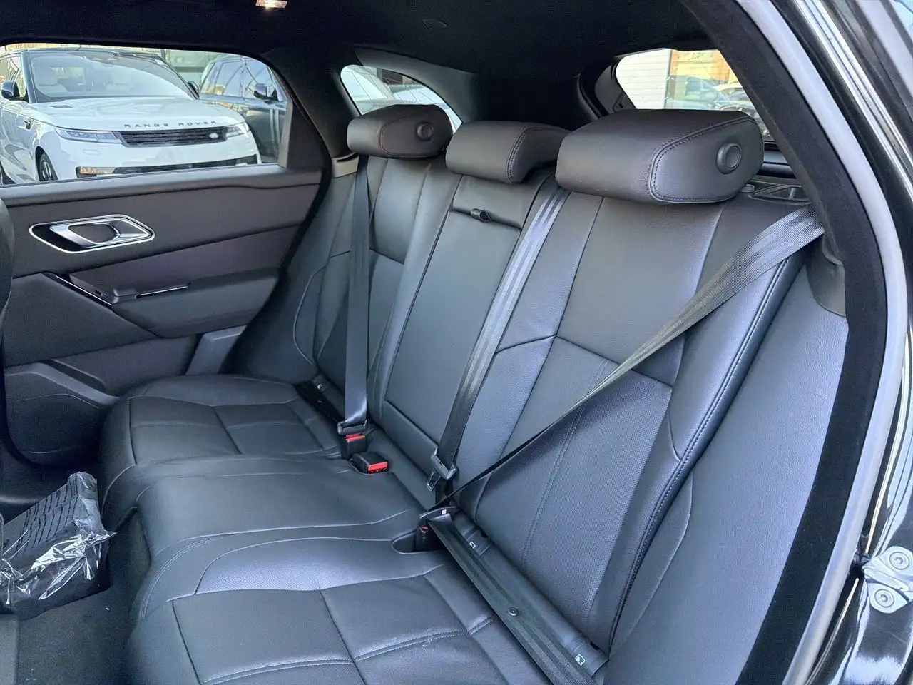 Land Rover Range Rover Velar - Image 19