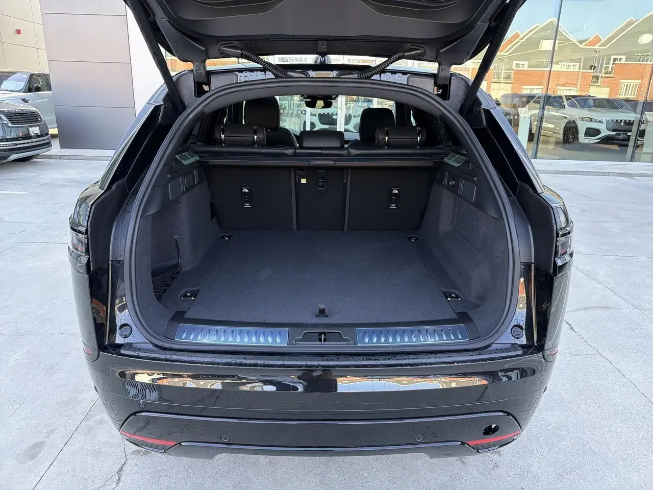 Land Rover Range Rover Velar - Image 21