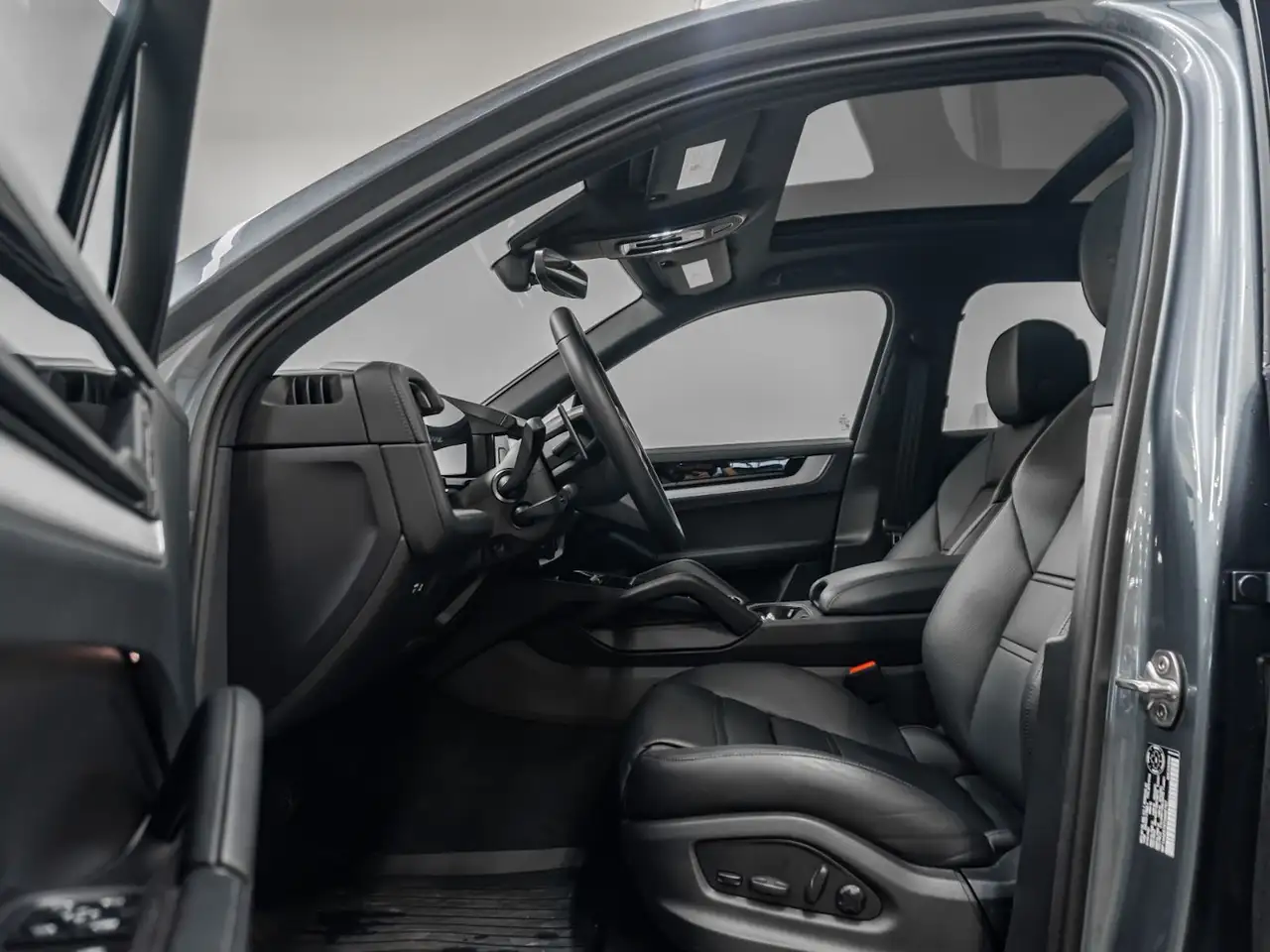 Porsche Cayenne - Image 28