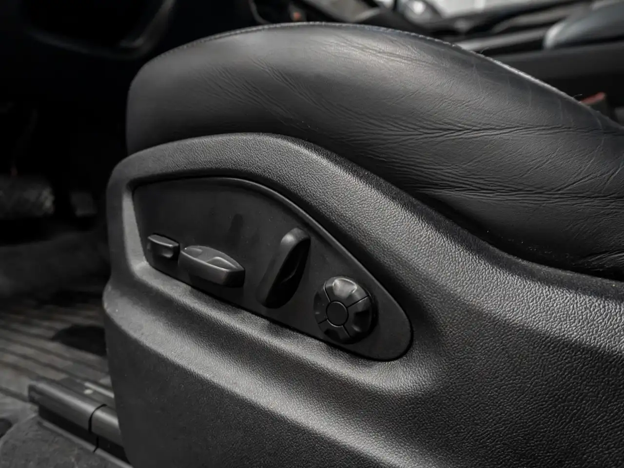 Porsche Cayenne - Image 27