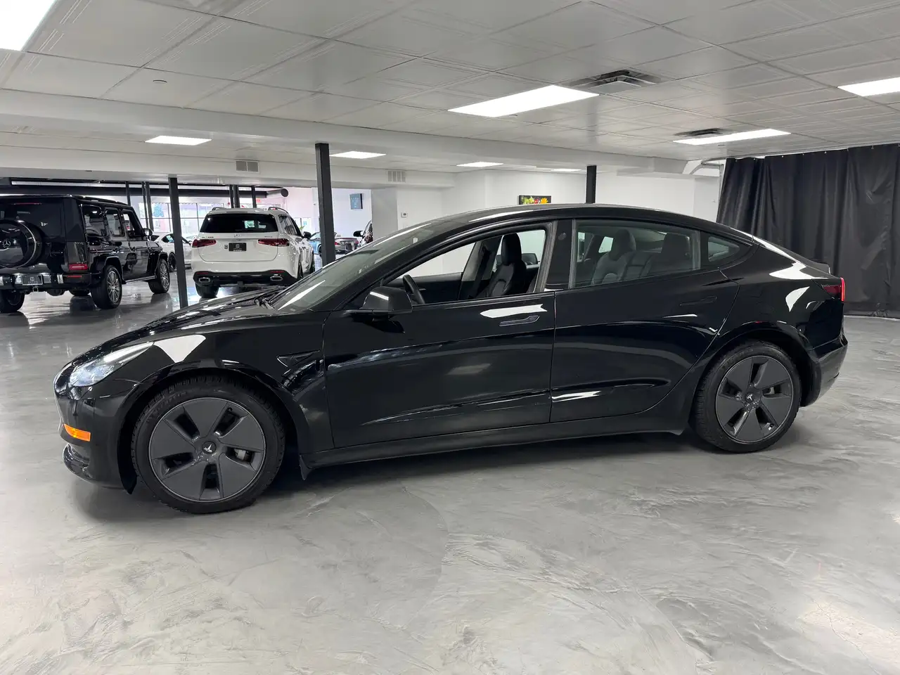 Tesla Model 3 - Image 2