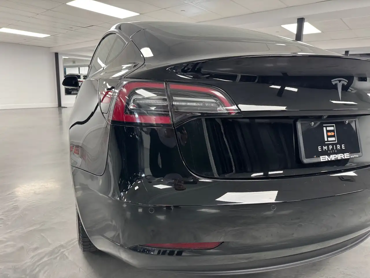 Tesla Model 3 - Image 10