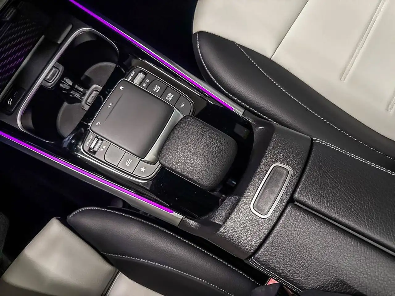 Mercedes-Benz GLB - Image 17