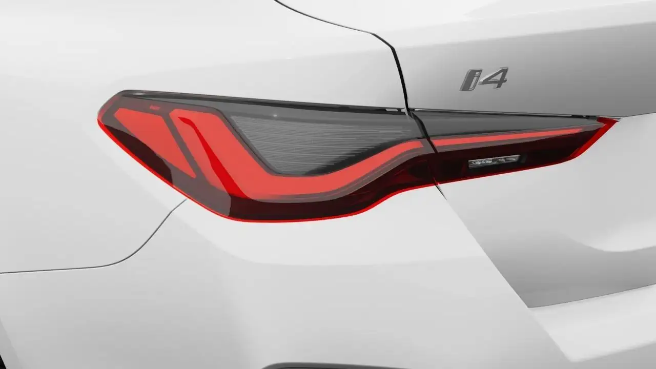BMW i4 - Image 8