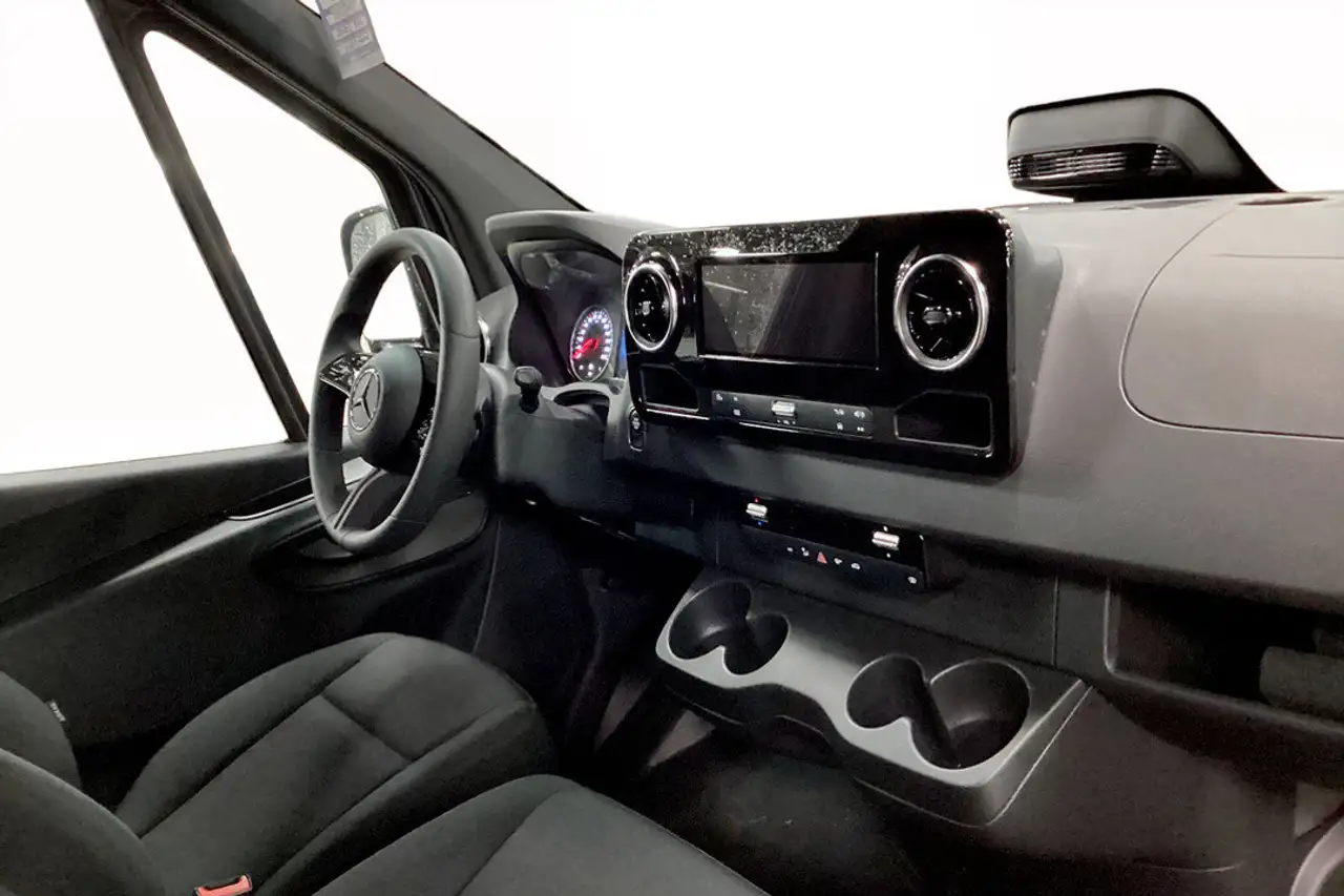 Mercedes-Benz Sprinter 2500 - Image 8