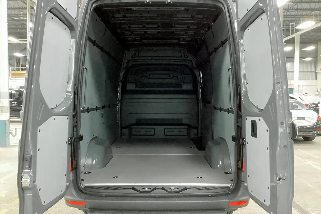 Mercedes-Benz Sprinter 2500 - Image 11