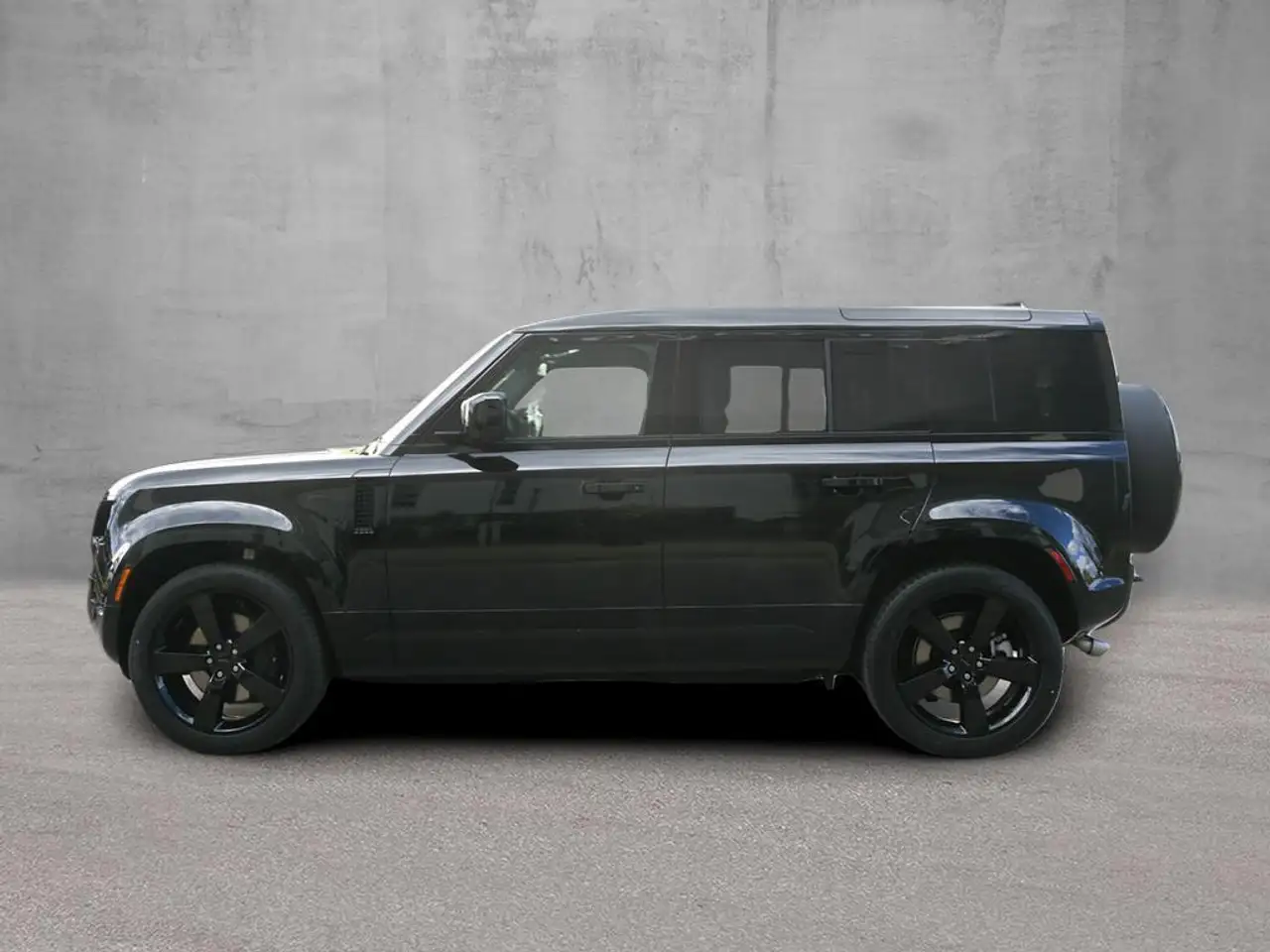 Land Rover Defender - Image 3