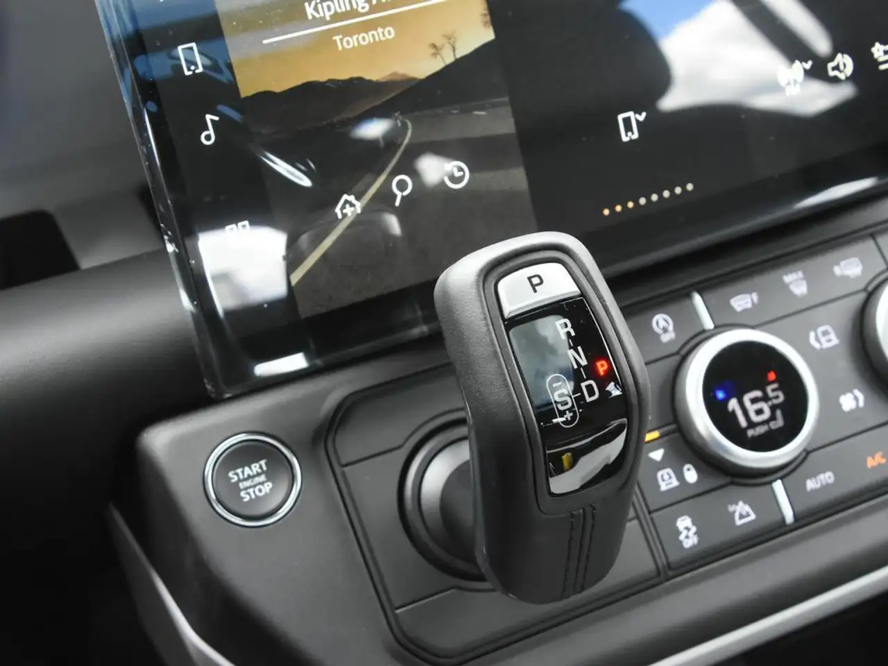 Land Rover Defender - Image 19