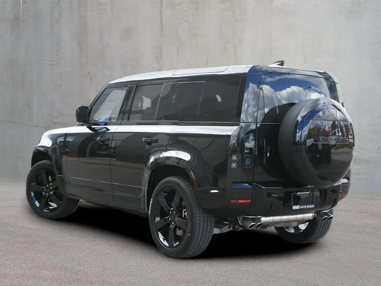 Land Rover Defender - Image 4