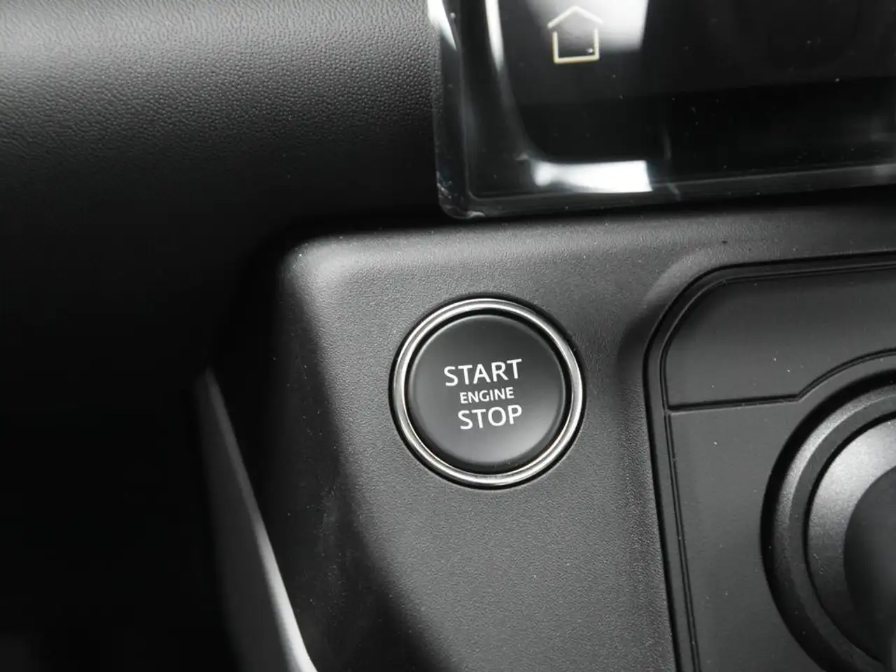 Land Rover Defender - Image 27