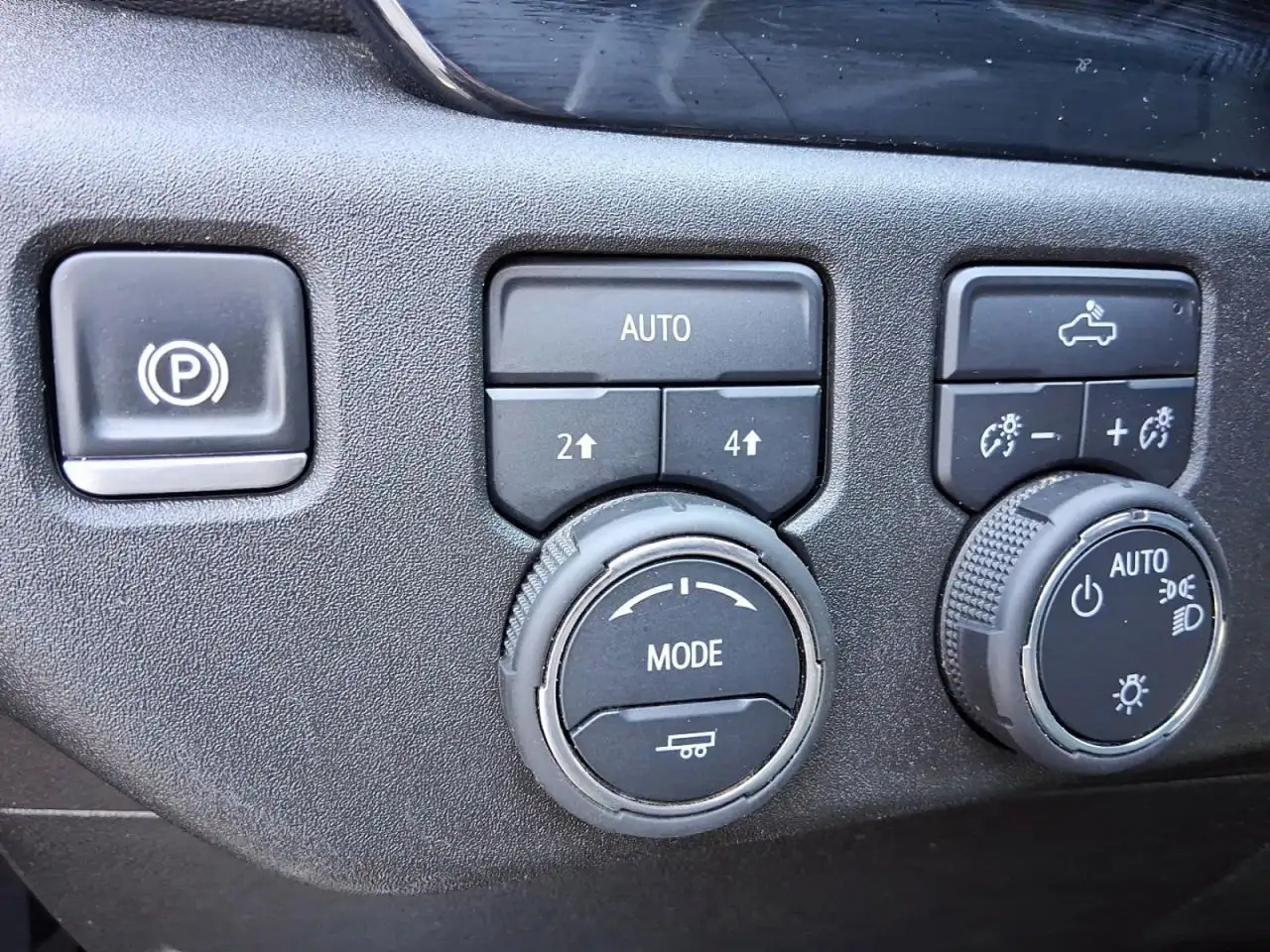 Chevrolet Silverado 1500 - Image 17