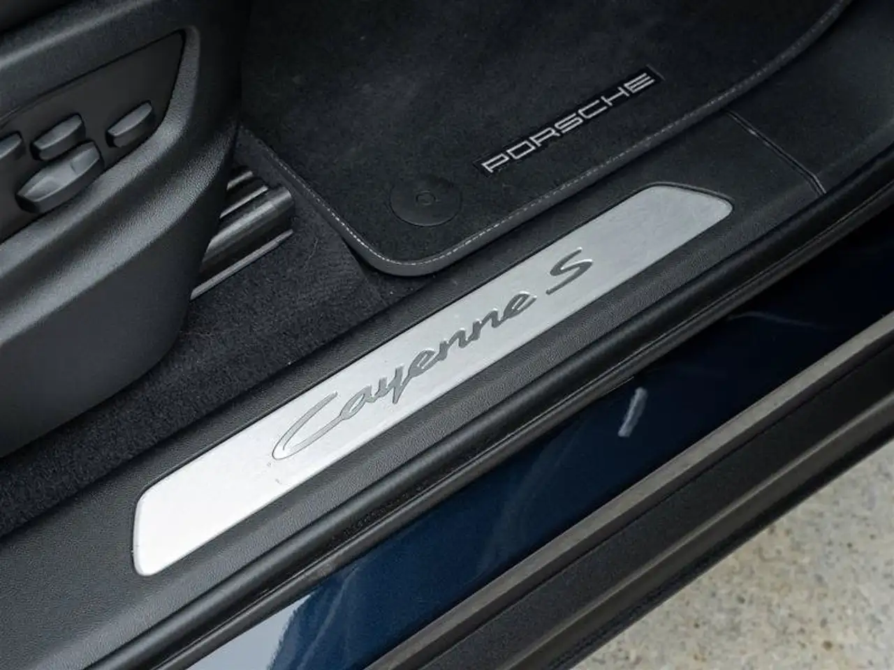 Porsche Cayenne - Image 36