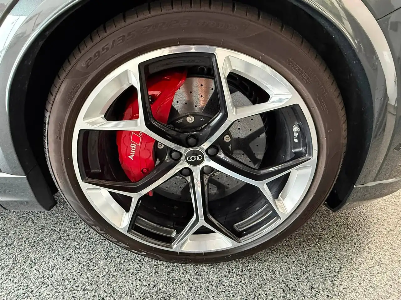 Audi RS Q8 - Image 8